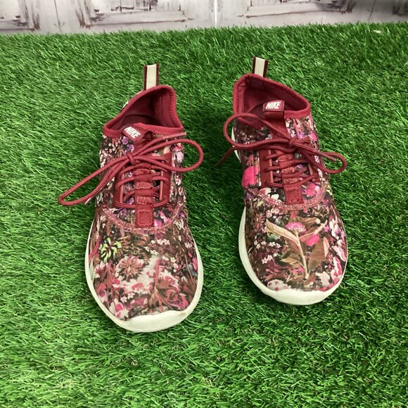 Nike Roshe Two Burgundy Floral Print Running Shoes 9 - Picture 2 of 11